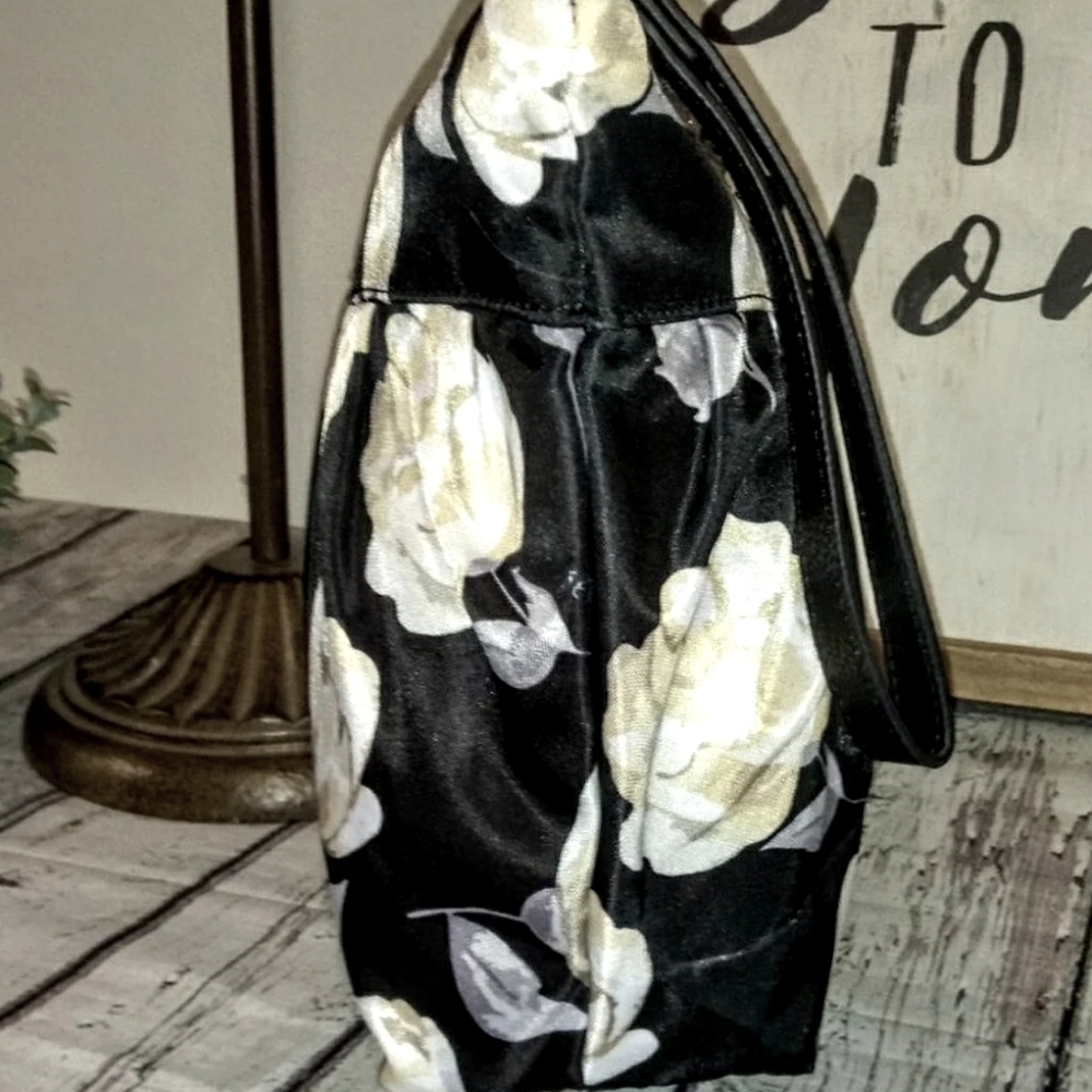 Betsey Johnson Black White Floral Clutch Wristlet - Picture 3 of 6